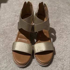 Katie & Kelly Wedges Size 8.5 ZipUp Heel Gold metallic cream/tan Worn once